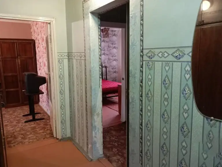Продам 2-комнатную квартиру на текстильщике, кировский район донецка.
Чешская планировка, 9эт /9, крупногабаритная, 54 м. Кв. С\у раздельный в кафеле. Вся необходимая для жизни инфраструктура в шаговой доступности. Больше фото по запросу. Адрес указан ориентировочно.
Цена 4 млн. Собственник в донецке
+ 7 949 336 13 92 - фотография - 7