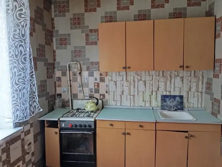 Продам 2-комнатную квартиру на текстильщике, кировский район донецка.
Чешская планировка, 9эт /9, крупногабаритная, 54 м. Кв. С\у раздельный в кафеле. Вся необходимая для жизни инфраструктура в шаговой доступности. Больше фото по запросу. Адрес указан ориентировочно.
Цена 4 млн. Собственник в донецке
+ 7 949 336 13 92 - фотография - 4