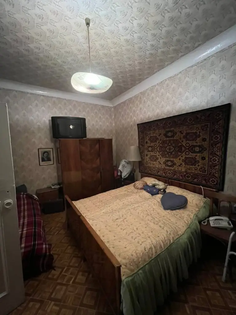 2К. Квартира — ворошиловский район, пл. Ленина, донбасс палас, ул. Артема, 78
Общая площадь — 46 кв. М.
Комнаты смежные, окна выходят во двор. Квартира не угловая, под ремонт. Жилая площадь — 30 кв. М. , кухня — 5 кв. М. Документы в порядке. Возможен торг.
— Стоимость: **5 000 000 ₽**
+7(949)105-35-35, Виктория - фотография - 3