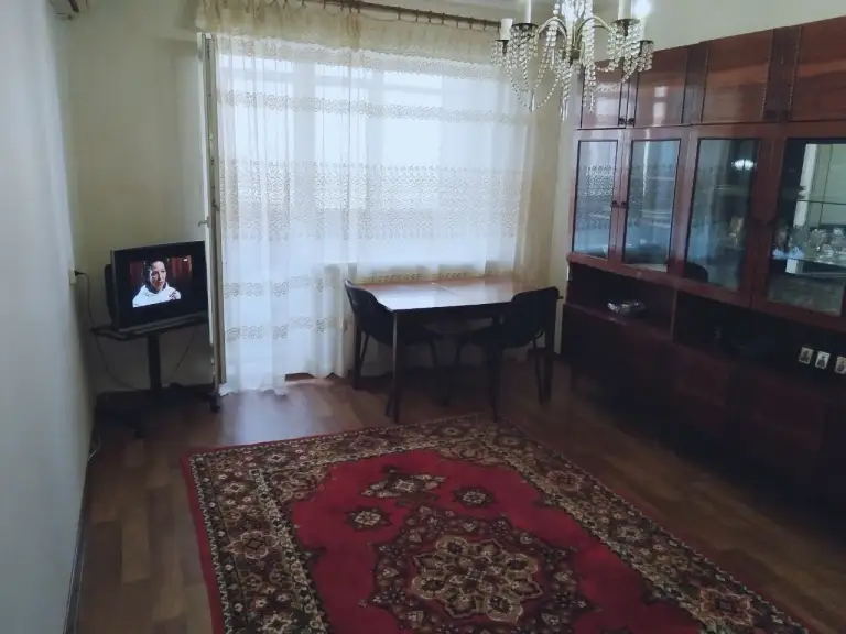 Предлагаю вашему вниманию продажу 2к кв в центре города донецка, ворошиловского района ул. Челюскинцев 117
8Эт/9эт
Общ пл -53м2 кухня - 7,7м2
Две большие лоджии 2,1м2 и 2,3м2
Тёплая благоустроенная квартира, с мебелью бытовой техникой, кондиционерами.
Рядом школа детский сад, супермаркеты, банки, в шаговой доступности центральная площадь ленина.
Из окон панорамный вид на город
Удобная транспортная развязка. Всё необходимое для проживания в квартире есть.
Вода в центре города по графику.
6 000 000₽ +Ан вариант
+7 949 095 32 35
Наталья(миранда telegram) - фотография - 1