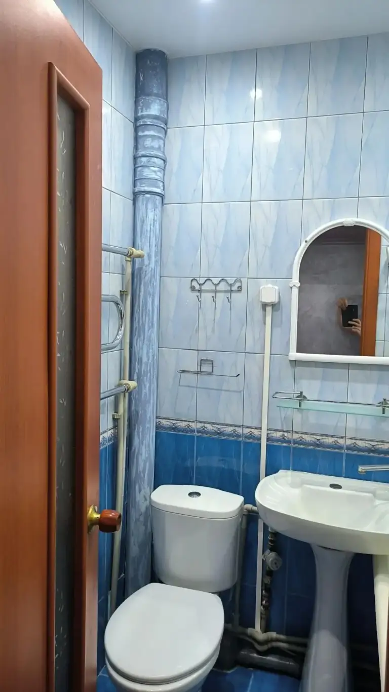 Продам 2-комнатную квартиру на пл. Свободы, кировский р-н донецка.
5 Этаж /5. С крышей всё в порядке. Квартира с ремонтом.
Рядом магазины, школа, детсад, спорткомплекс, дк франко, хорошая транспортная развязка.
45 М2, документы готовы. Больше фото по запросу.
Цена 4,3 млн. Собственник в донецке.
+7 949 336 13 92 - фотография - 6