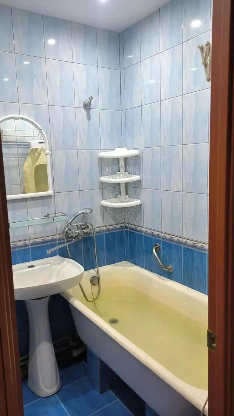 Продам 2-комнатную квартиру на пл. Свободы, кировский р-н донецка.
5 Этаж /5. С крышей всё в порядке. Квартира с ремонтом.
Рядом магазины, школа, детсад, спорткомплекс, дк франко, хорошая транспортная развязка.
45 М2, документы готовы. Больше фото по запросу.
Цена 4,3 млн. Собственник в донецке.
+7 949 336 13 92 - фотография - 7