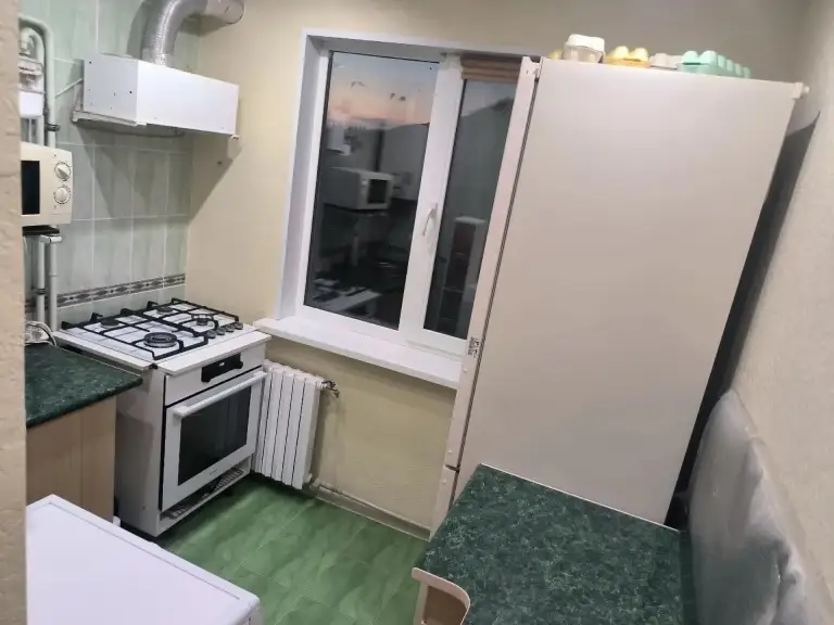 Продам 2-комнатную квартиру на пл. Свободы, кировский р-н донецка.
5 Этаж /5. С крышей всё в порядке. Квартира с ремонтом.
Рядом магазины, школа, детсад, спорткомплекс, дк франко, хорошая транспортная развязка.
45 М2, документы готовы. Больше фото по запросу.
Цена 4,3 млн. Собственник в донецке.
+7 949 336 13 92 - фотография - 9