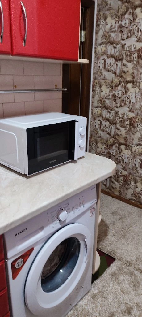 квартира посуточно, в самом центре г. донецка, на площади ленина в ворошиловском и в пролетарском районах г. донецка стоимость от 4т. р. новая мебель и техника. тел +79494737935, также на этом номере телеграмм и вотсап - фотография - 8