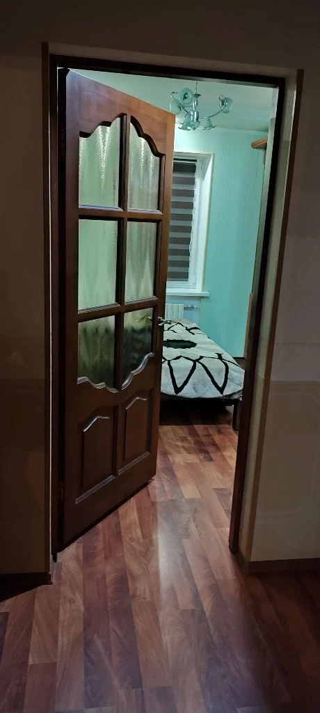 продам квартиру в пролетарском районе города донецка улица раздольная 2б,1эт.10этажного дома, квартира очень теплая, утеплена по периметру дома и с подвала, по всей площади квартиры, вода всегда подается, хороший напор, с лоджии есть личный сухой, хороший погреб, есть также перегородка и свой личный тамбур, в котором полы с подогревом. ремонт в квартире 2015 г. цена 7,8млн р. - фотография - 8