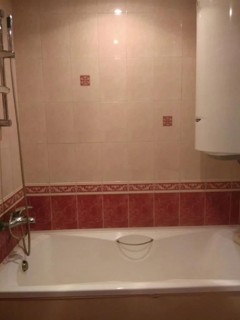 продам квартиру в пролетарском районе города донецка улица раздольная 2б,1эт.10этажного дома, квартира очень теплая, утеплена по периметру дома и с подвала, по всей площади квартиры, вода всегда подается, хороший напор, с лоджии есть личный сухой, хороший погреб, есть также перегородка и свой личный тамбур, в котором полы с подогревом. ремонт в квартире 2015 г. цена 7,8млн р. - фотография - 6