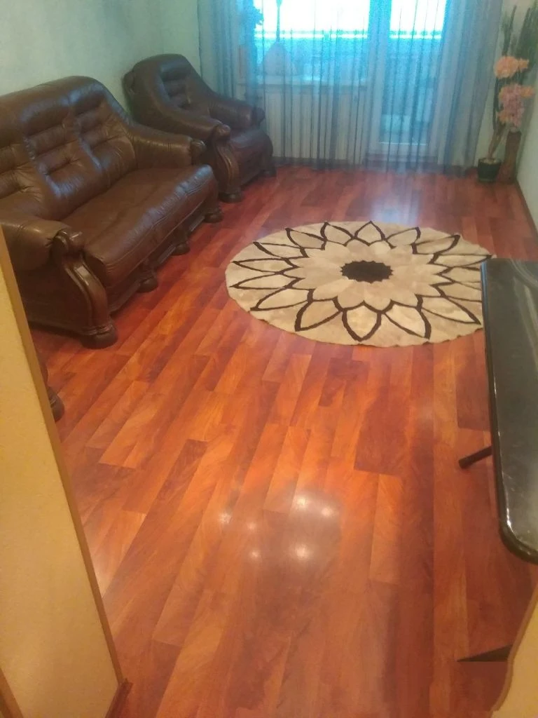 продам квартиру в пролетарском районе города донецка улица раздольная 2б,1эт.10этажного дома, квартира очень теплая, утеплена по периметру дома и с подвала, по всей площади квартиры, вода всегда подается, хороший напор, с лоджии есть личный сухой, хороший погреб, есть также перегородка и свой личный тамбур, в котором полы с подогревом. ремонт в квартире 2015 г. цена 7,8млн р. - фотография - 4