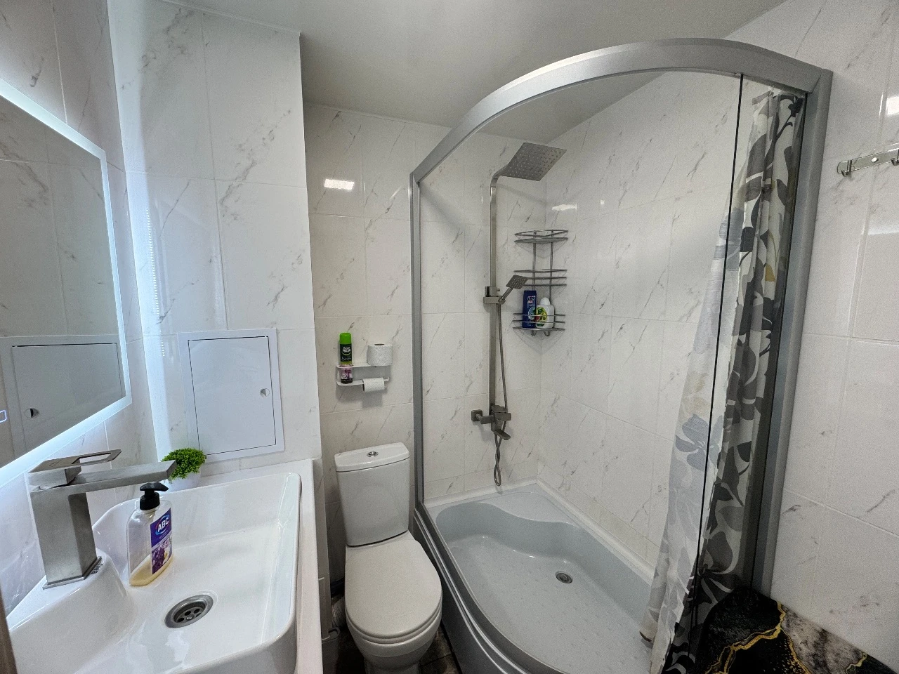 посуточно сдаеться уютная студия горловка по ул. гагарина недалеко от собора. есть бесконтактное заселение. все для комфортного времяпровождения иметься) при себе иметь паспорт +залог. т. +79298332237 тг. мах +79495832461 мария - фотография - 3