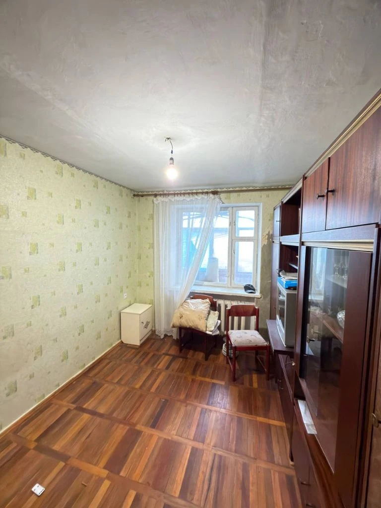 г. торез ул. 50лет ссср д. 1.   з ех комн. квартира.   4эт.    жилой 3эт.   на 1 этаже. магазин.     80кв. м.   срочно. 3 млн небольшой торг. 79590140501 - фотография - 5