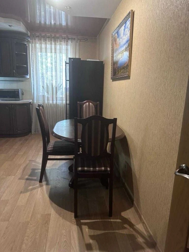 Сдаю 1 комнатную квартиру в г. Донецке, калининский р-н. 📍ул. Марии ульяновой площадь: 40м² этаж: 3 евроремонт, мебель, техника в исправном состоянии. Аренда только на длительный срок. ✅стоимость аренды: 24.000 рублей + ку + залог по этой и другой квартире звоните по номеру +79494039200 📲 или пишите в телеграмм💬 - фотография - 6