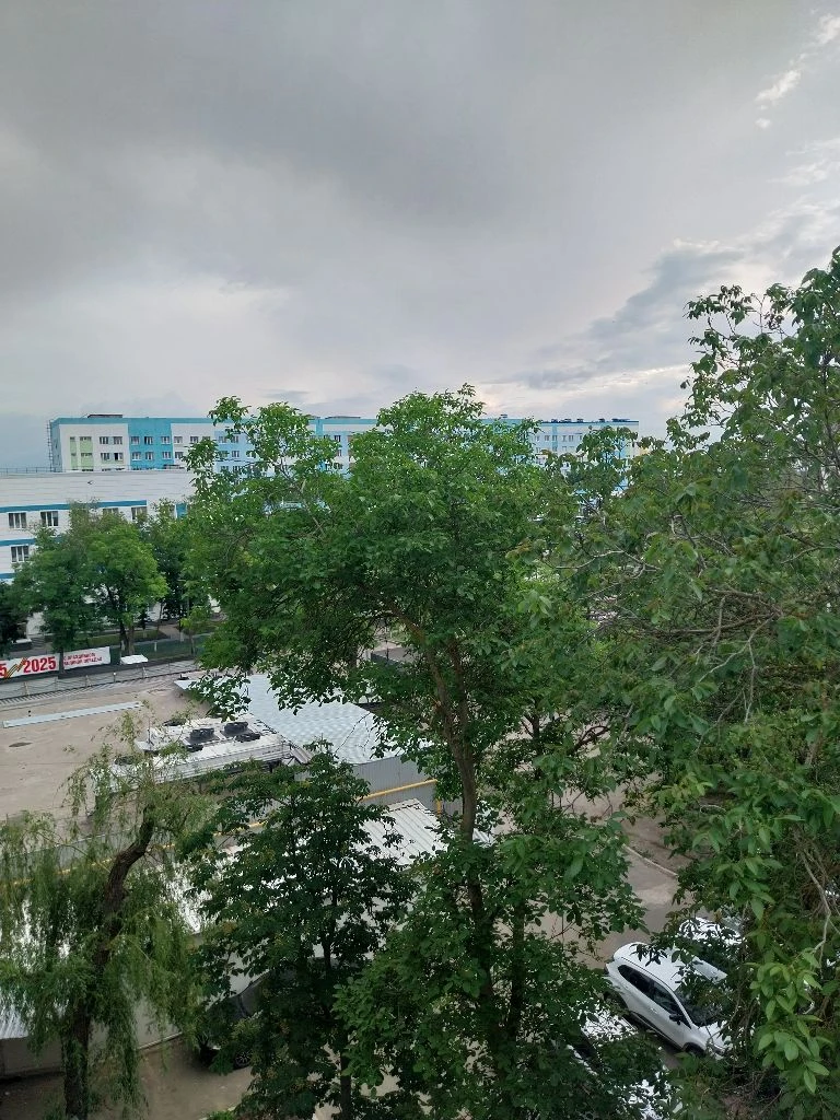 продаем 2комнатную крупногабаритную квартиру     52м2 улучшенной планировки в мариуполе, центральный район, ул.50 лет ссср,75 🟡5 этаж- новая крыша, нет соседей сверху. 🟡квартира очень теплая на 2 стороны, восток и запад. 🟡эксклюзивная узаконенная перепланировка, стильный ремонт. 🟡 светлые и просторные комнаты с гардеробными, удобно зонированные. 🟡безопасная и экономичная индукционная плита и духовой шкаф, нет газа. 🟡новая проводка, радиаторы отопления, коммуникации, счётчики. 🟡вам остаётся установить удобную  мебель. 🟡ухоженный подьезд, хорошие соседи. 🟡в минуте ходьбы супермаркет, рынок, поликлиника, остановки транспорта, магазины одежды и обуви. 4,95 млн. рублей 🟡документы готовы к сделке. один собственник. добро пожаловать на просмотр и покупку квартиры. звоните 📞+7949 029 19 68 📞+7949 587 84 58 - фотография - 10