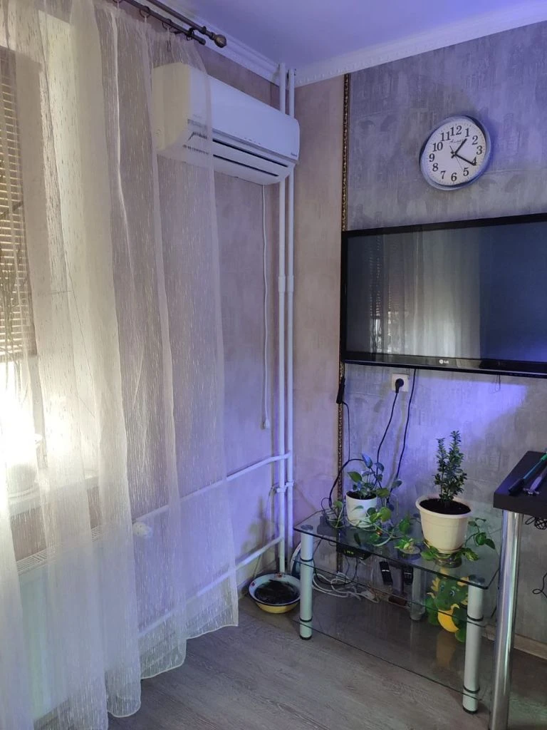 сдам 1 комнатную квартиру от собственника 36м² по адресу г. донецк, калининский р-н 📍ор-р дружба, пр-кт ильича ✅стоимость аренды: 23.000 рублей + ку квартира расположена на 3-ем этаже, имеется вся необходимая мебель и бытовая техника ❗️только на длительный срок ❗️ по этой и другой квартире звоните по номеру +79494039200 📲 или пишите в телеграмм💬 - фотография - 2