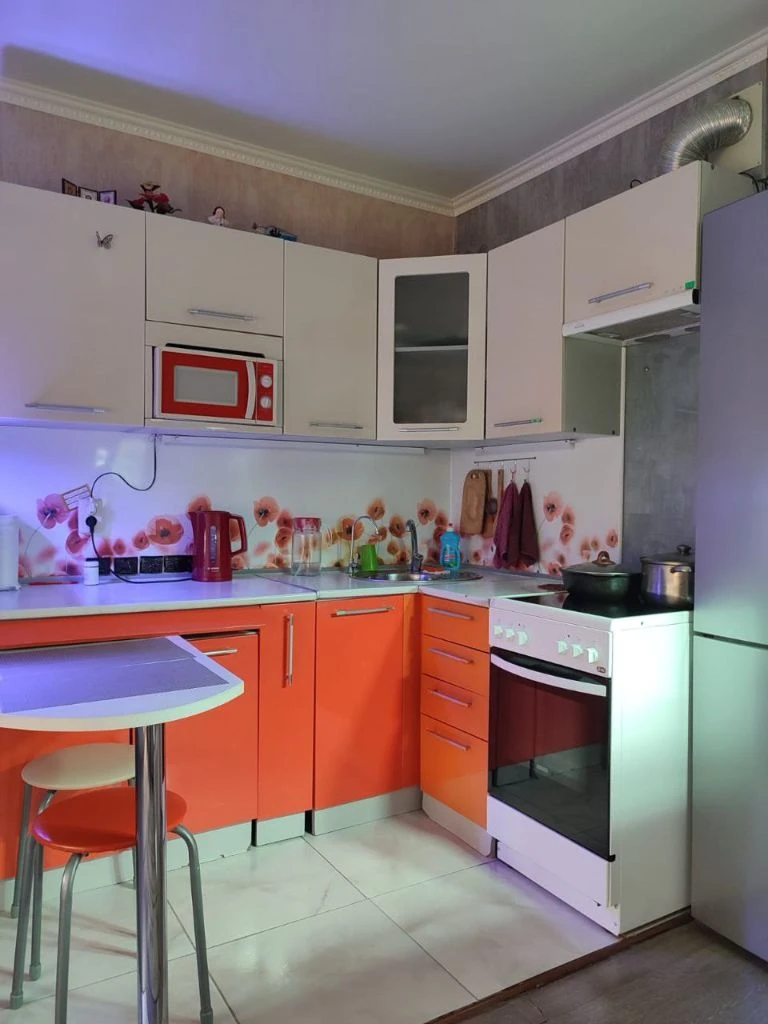 сдам 1 комнатную квартиру от собственника 36м² по адресу г. донецк, калининский р-н 📍ор-р дружба, пр-кт ильича ✅стоимость аренды: 23.000 рублей + ку квартира расположена на 3-ем этаже, имеется вся необходимая мебель и бытовая техника ❗️только на длительный срок ❗️ по этой и другой квартире звоните по номеру +79494039200 📲 или пишите в телеграмм💬 - фотография - 4