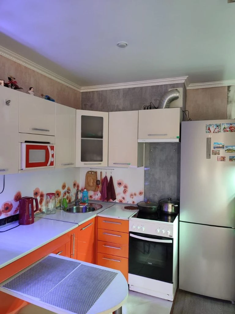 сдам 1 комнатную квартиру от собственника 36м² по адресу г. донецк, калининский р-н 📍ор-р дружба, пр-кт ильича ✅стоимость аренды: 23.000 рублей + ку квартира расположена на 3-ем этаже, имеется вся необходимая мебель и бытовая техника ❗️только на длительный срок ❗️ по этой и другой квартире звоните по номеру +79494039200 📲 или пишите в телеграмм💬 - фотография - 3