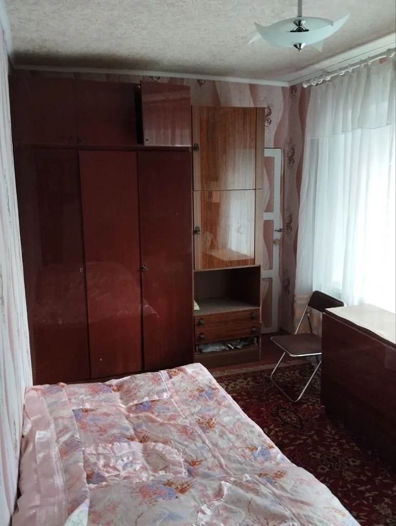 Продам 2х-комнатную квартиру в центре города торез, ул. Николаева 31. Квартира находится на комфортном 3 этаже. Рядом вся инфраструктура, магазины, транспорт. Цена -3 млн, возможен торг при осмотре. 8-951-507-45-97 нелли - фотография - 7