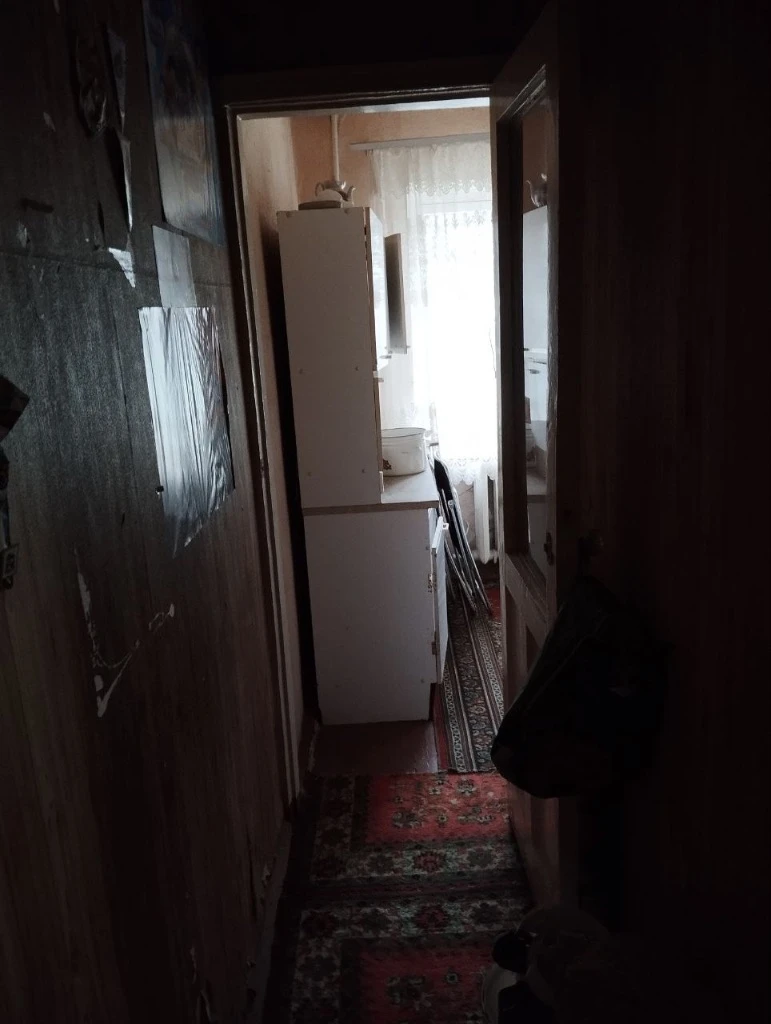 Продам 2х-комнатную квартиру в центре города торез, ул. Николаева 31. Квартира находится на комфортном 3 этаже. Рядом вся инфраструктура, магазины, транспорт. Цена -3 млн, возможен торг при осмотре. 8-951-507-45-97 нелли - фотография - 9