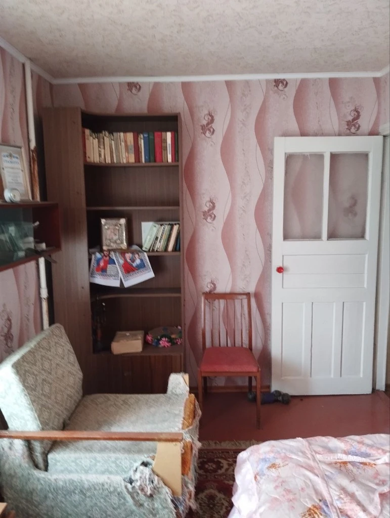 Продам 2х-комнатную квартиру в центре города торез, ул. Николаева 31. Квартира находится на комфортном 3 этаже. Рядом вся инфраструктура, магазины, транспорт. Цена -3 млн, возможен торг при осмотре. 8-951-507-45-97 нелли - фотография - 6