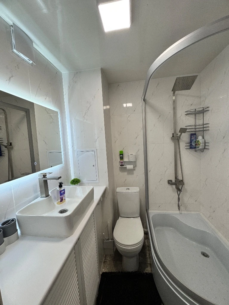 Горловка цгр район собора. Посуточно сдаеться уютная студия. Есть бесконтактное заселение. Все для комфортного времяпровождения иметься) при себе иметь паспорт +залог. Т. +79298332237 тг. Мах +79495832461 мария - фотография - 2