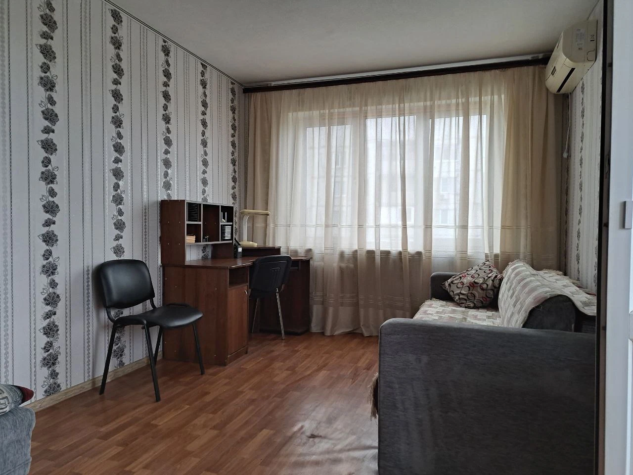 Сдам 1но комнатную квартиру 25000 рублей г донецк ленинский район, мирный, улица скляренко вода ежедневно 💦💦 горячая и холодная, квартира очень теплая, квартира укомплектована мебелью, из бытовой техники:холодильник, стиральная машина автомат. По спальным местам два дивана +7949-450-96-95 - фотография - 2