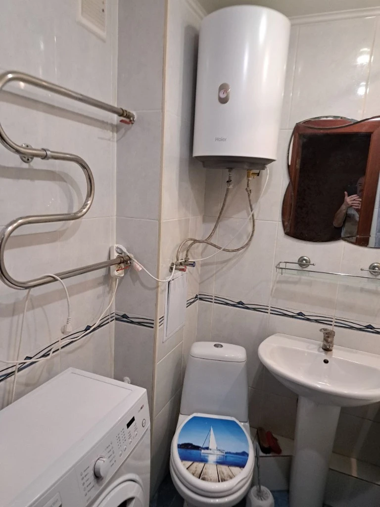 Сдам 1но комнатную квартиру 25000 рублей г донецк ленинский район, мирный, улица скляренко вода ежедневно 💦💦 горячая и холодная, квартира очень теплая, квартира укомплектована мебелью, из бытовой техники:холодильник, стиральная машина автомат. По спальным местам два дивана +7949-450-96-95 - фотография - 4