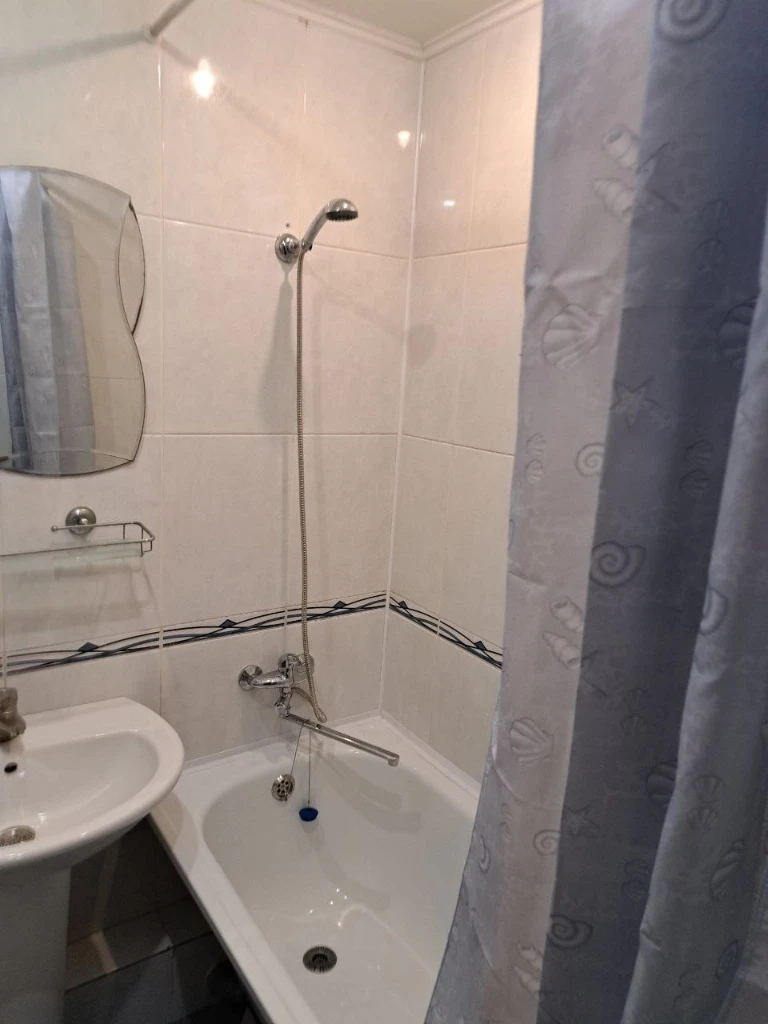 Сдам 1но комнатную квартиру 25000 рублей г донецк ленинский район, мирный, улица скляренко вода ежедневно 💦💦 горячая и холодная, квартира очень теплая, квартира укомплектована мебелью, из бытовой техники:холодильник, стиральная машина автомат. По спальным местам два дивана +7949-450-96-95 - фотография - 5