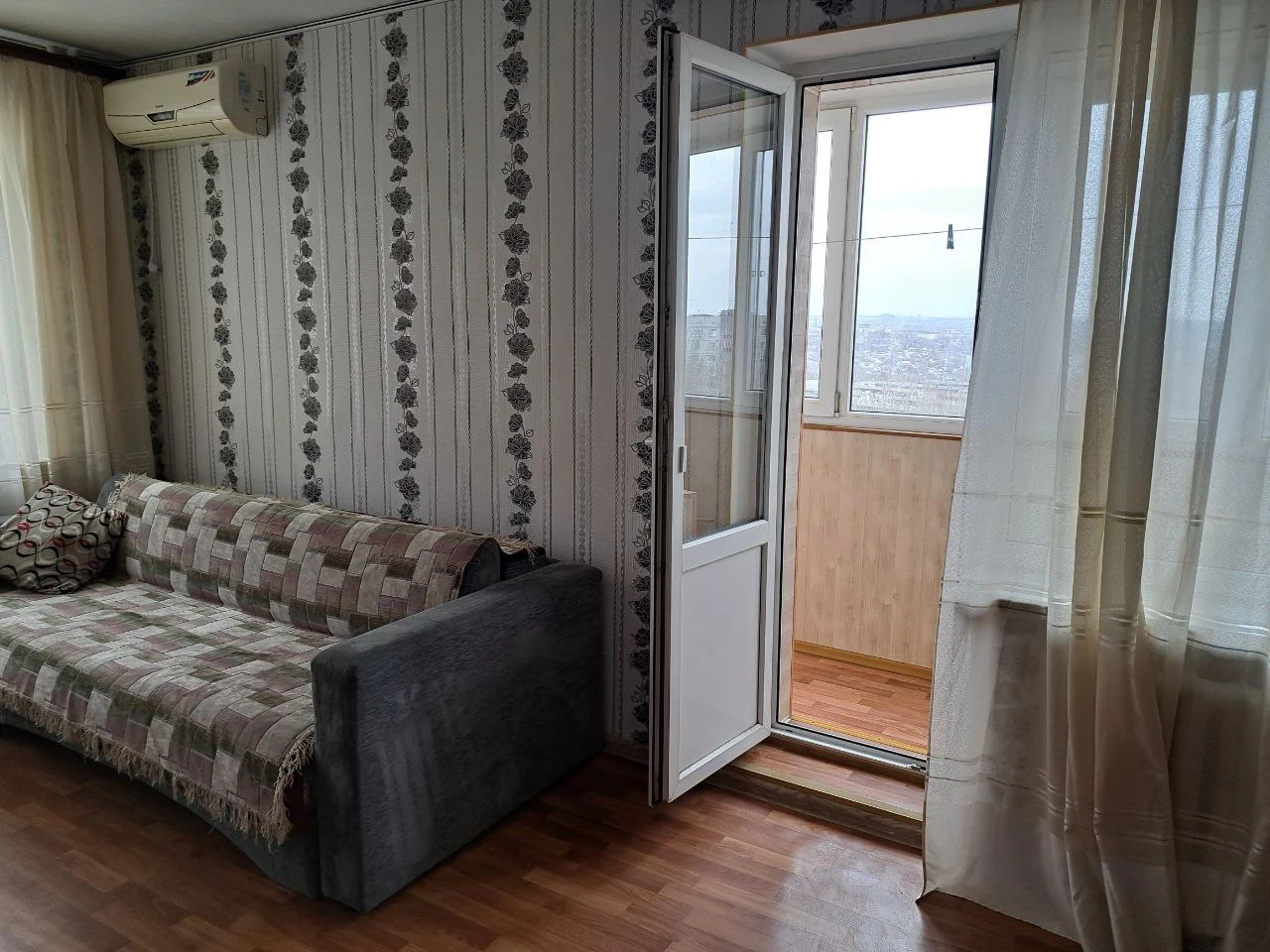 Сдам 1но комнатную квартиру 25000 рублей г донецк ленинский район, мирный, улица скляренко вода ежедневно 💦💦 горячая и холодная, квартира очень теплая, квартира укомплектована мебелью, из бытовой техники:холодильник, стиральная машина автомат. По спальным местам два дивана +7949-450-96-95 - фотография - 7