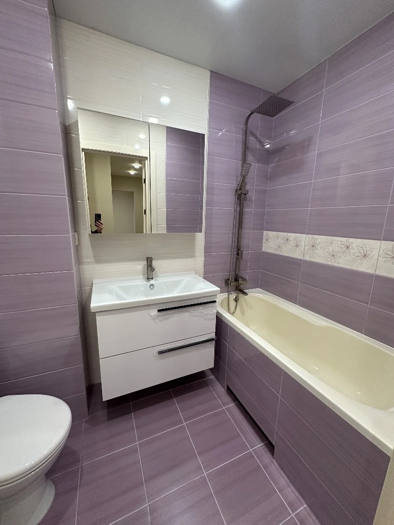 Собственник продам 2-к квартиру 49,5 в г. Харцызске, черемушки, после капитального ремонта, есть накопительная система с насосом, бойлер, цена снижена 3650000р. Тел. +79494390289 татьяна - фотография - 9