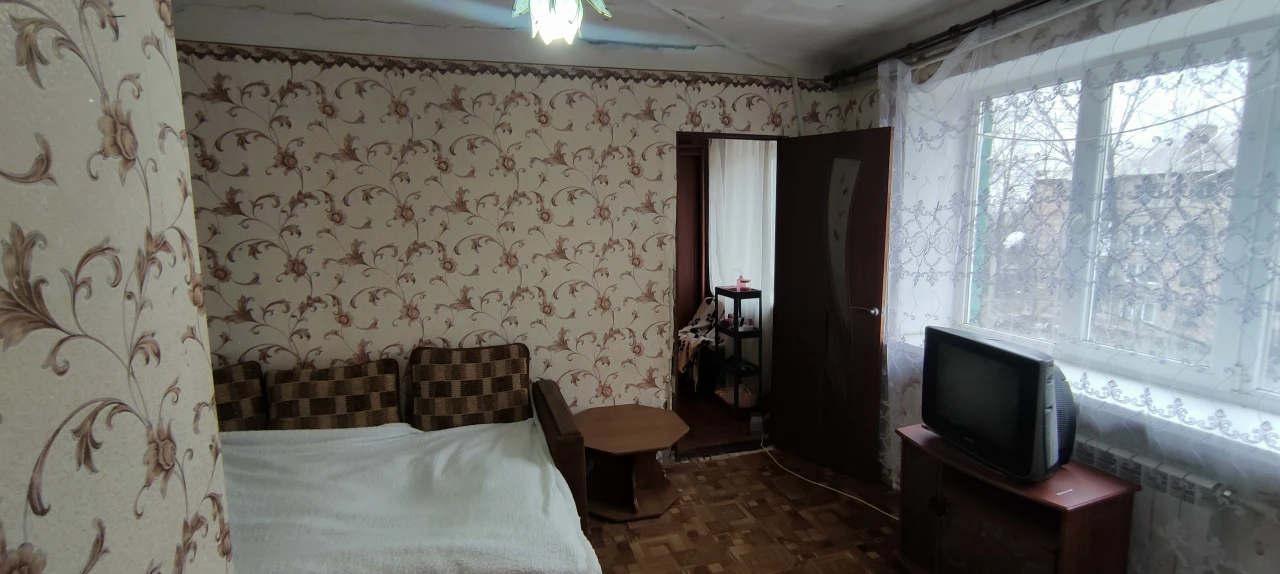 ‼️900 000 р‼️ в продаже 2-х комнатная квартира в ханженково, на больничном, ул. Кулабухова общая площадь 32м2 этаж 3/3, не угловая. Крыша шифер - перекрытая. Квартира очень теплая. Водонагреватель - 80 л окна м/п, радиаторы новые. Проводка заменена. Санузел совмещён. Вода идёт по графику, с отличным напором. В шаговой доступности - магазины, остановка, школа, детский сад, больница. Тел + 7949 521 86 78 елена ан - фотография - 3