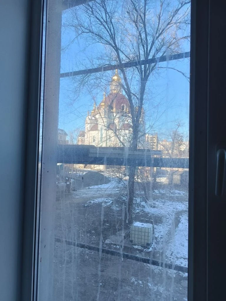 Продается 3 - х комнатная квартира, г. Мариуполь, ул. Артёма, ориентир драмтеатр. Характеристики: ✅ комнат в квартире - 3 комнаты. ✅ общая площадь- 69,8 кв. М. ✅ кухня -7,63 кв. М. ✅ планировка комнат раздельная, сан. Узел раздельный. ✅ в квартире выполнены ремонтные работы. ✅ снаружи дом в процессе реставрации. ✅ окна выходят во двор и на ул. Артема. ✅ зарегистрированных нет. Один собственник. ⚡цена 6 млн. Рублей ⚡ ☎ +7 949 508 04 04 ☎ +7 949 509 04 04 больше информации на сайте этаж. Рус артикул 005164 - фотография - 12