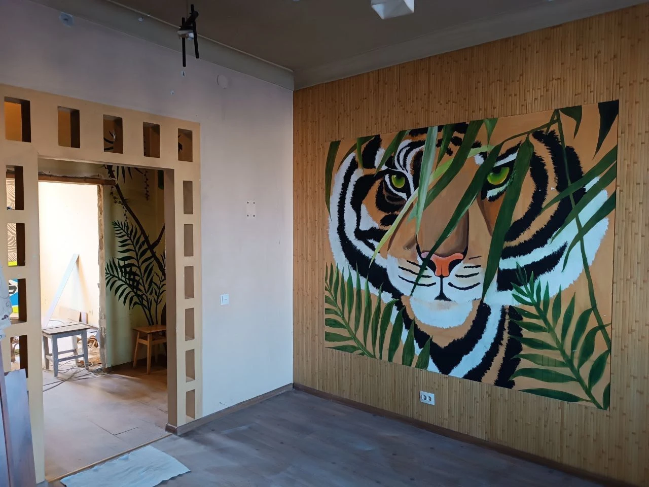 Продается 3 - х комнатная квартира, г. Мариуполь, ул. Артёма, ориентир драмтеатр. Характеристики: ✅ комнат в квартире - 3 комнаты. ✅ общая площадь- 69,8 кв. М. ✅ кухня -7,63 кв. М. ✅ планировка комнат раздельная, сан. Узел раздельный. ✅ в квартире выполнены ремонтные работы. ✅ снаружи дом в процессе реставрации. ✅ окна выходят во двор и на ул. Артема. ✅ зарегистрированных нет. Один собственник. ⚡цена 6 млн. Рублей ⚡ ☎ +7 949 508 04 04 ☎ +7 949 509 04 04 больше информации на сайте этаж. Рус артикул 005164 - фотография - 3