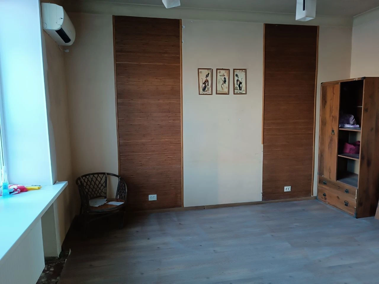 Продается 3 - х комнатная квартира, г. Мариуполь, ул. Артёма, ориентир драмтеатр. Характеристики: ✅ комнат в квартире - 3 комнаты. ✅ общая площадь- 69,8 кв. М. ✅ кухня -7,63 кв. М. ✅ планировка комнат раздельная, сан. Узел раздельный. ✅ в квартире выполнены ремонтные работы. ✅ снаружи дом в процессе реставрации. ✅ окна выходят во двор и на ул. Артема. ✅ зарегистрированных нет. Один собственник. ⚡цена 6 млн. Рублей ⚡ ☎ +7 949 508 04 04 ☎ +7 949 509 04 04 больше информации на сайте этаж. Рус артикул 005164 - фотография - 6