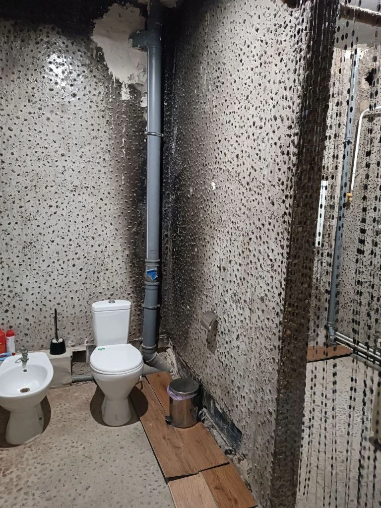 Продается 3 - х комнатная квартира, г. Мариуполь, ул. Артёма, ориентир драмтеатр. Характеристики: ✅ комнат в квартире - 3 комнаты. ✅ общая площадь- 69,8 кв. М. ✅ кухня -7,63 кв. М. ✅ планировка комнат раздельная, сан. Узел раздельный. ✅ в квартире выполнены ремонтные работы. ✅ снаружи дом в процессе реставрации. ✅ окна выходят во двор и на ул. Артема. ✅ зарегистрированных нет. Один собственник. ⚡цена 6 млн. Рублей ⚡ ☎ +7 949 508 04 04 ☎ +7 949 509 04 04 больше информации на сайте этаж. Рус артикул 005164 - фотография - 10