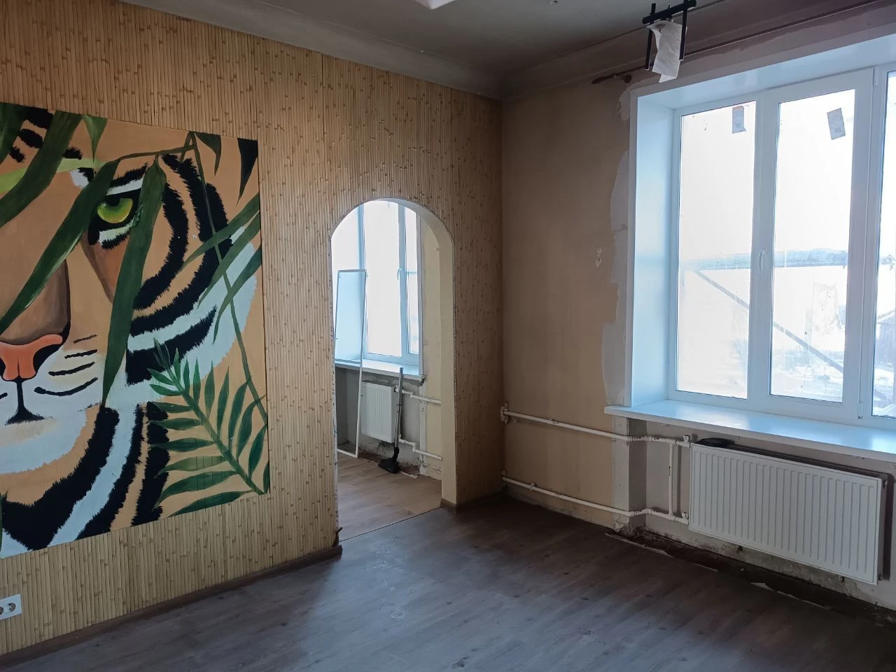 Продается 3 - х комнатная квартира, г. Мариуполь, ул. Артёма, ориентир драмтеатр. Характеристики: ✅ комнат в квартире - 3 комнаты. ✅ общая площадь- 69,8 кв. М. ✅ кухня -7,63 кв. М. ✅ планировка комнат раздельная, сан. Узел раздельный. ✅ в квартире выполнены ремонтные работы. ✅ снаружи дом в процессе реставрации. ✅ окна выходят во двор и на ул. Артема. ✅ зарегистрированных нет. Один собственник. ⚡цена 6 млн. Рублей ⚡ ☎ +7 949 508 04 04 ☎ +7 949 509 04 04 больше информации на сайте этаж. Рус артикул 005164 - фотография - 2