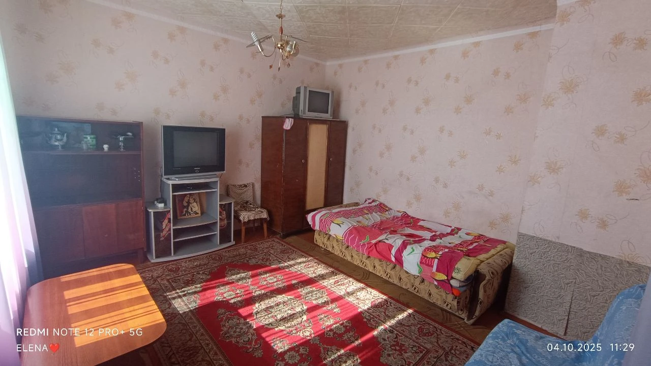 Срочно продам 600т. Р ш.10 г. Снежное. Район водоканала. +79490489321 квартира 1комнатная(зал, кухня, коридор и отдельно зимняя кухня на 2 половинки) - фотография - 2