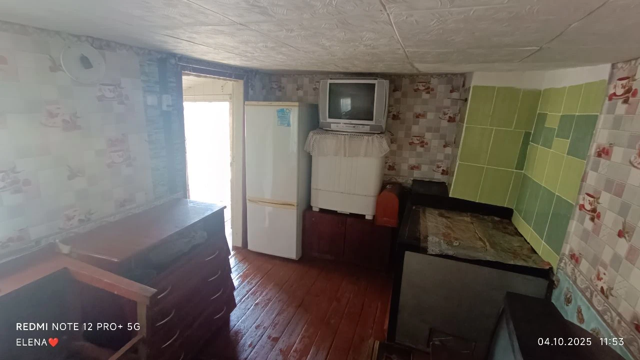 Срочно продам 600т. Р ш.10 г. Снежное. Район водоканала. +79490489321 квартира 1комнатная(зал, кухня, коридор и отдельно зимняя кухня на 2 половинки) - фотография - 6