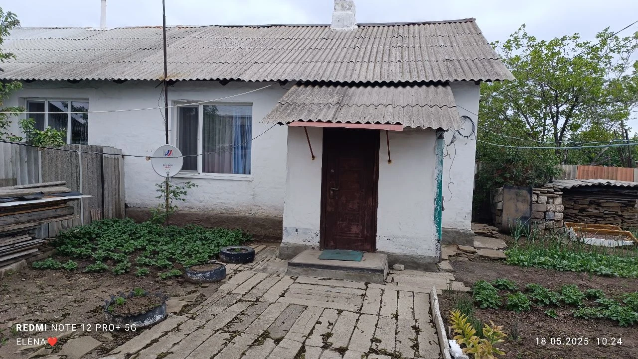 Срочно продам 600т. Р ш.10 г. Снежное. Район водоканала. +79490489321 квартира 1комнатная(зал, кухня, коридор и отдельно зимняя кухня на 2 половинки) - фотография - 9