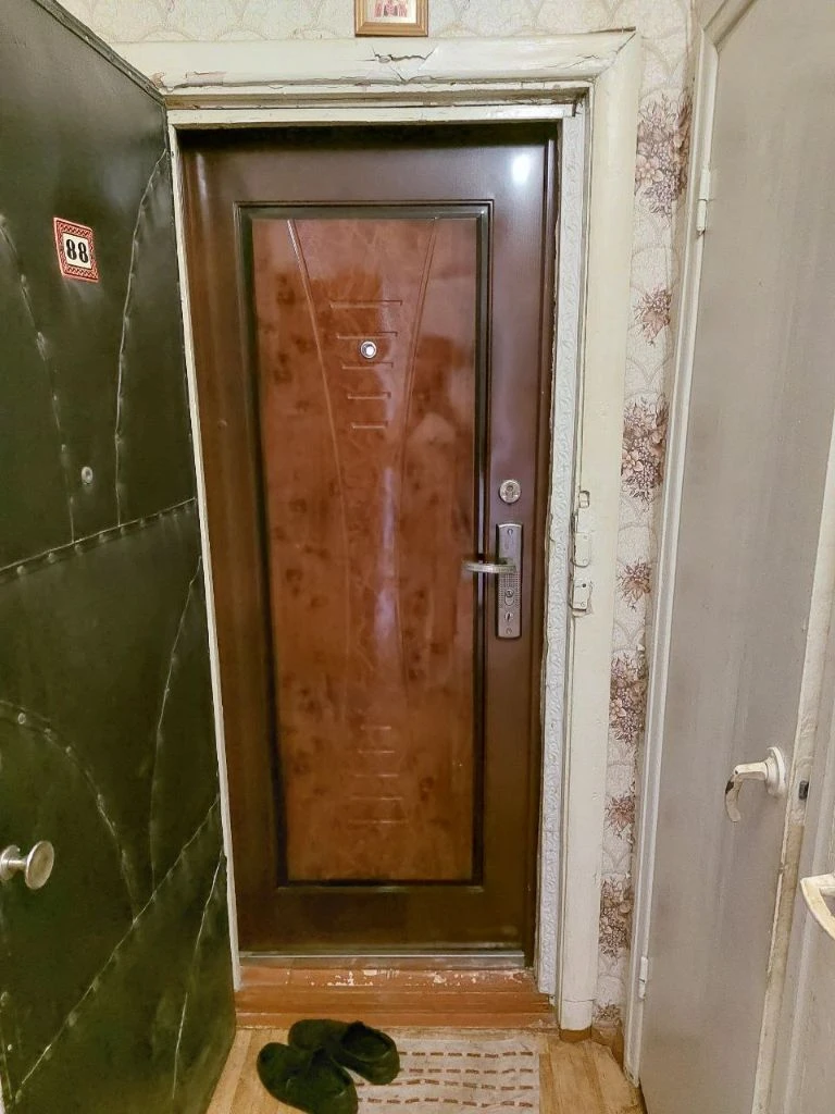 Продам 2-х комнатную квартиру, общей площадью 42,8 м. Кв. , расположенную на 5-том этаже, 5-ти этажного дома на ж/м "солнечный в калининском районе г. Горловка. Стоимость 1100 000 руб. , возможен торг и рассрочка до 6 мес. За дополнительной информацией обращаться по тел. +7949-702-32-72. Не агенство! - фотография - 1