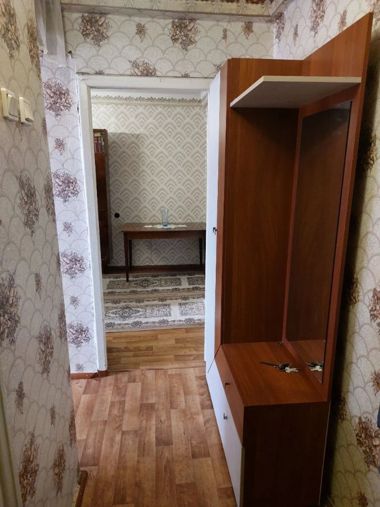 Продам 2-х комнатную квартиру, общей площадью 42,8 м. Кв. , расположенную на 5-том этаже, 5-ти этажного дома на ж/м "солнечный в калининском районе г. Горловка. Стоимость 1100 000 руб. , возможен торг и рассрочка до 6 мес. За дополнительной информацией обращаться по тел. +7949-702-32-72. Не агенство! - фотография - 2