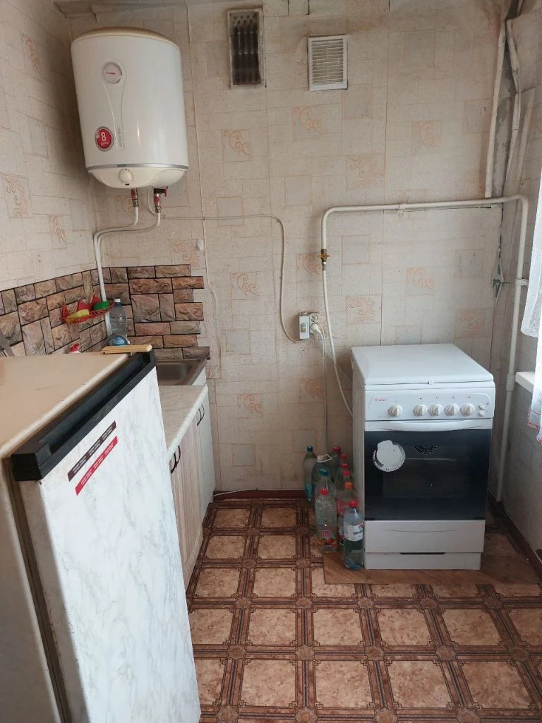 Продам 2-х комнатную квартиру, общей площадью 42,8 м. Кв. , расположенную на 5-том этаже, 5-ти этажного дома на ж/м "солнечный в калининском районе г. Горловка. Стоимость 1100 000 руб. , возможен торг и рассрочка до 6 мес. За дополнительной информацией обращаться по тел. +7949-702-32-72. Не агенство! - фотография - 3