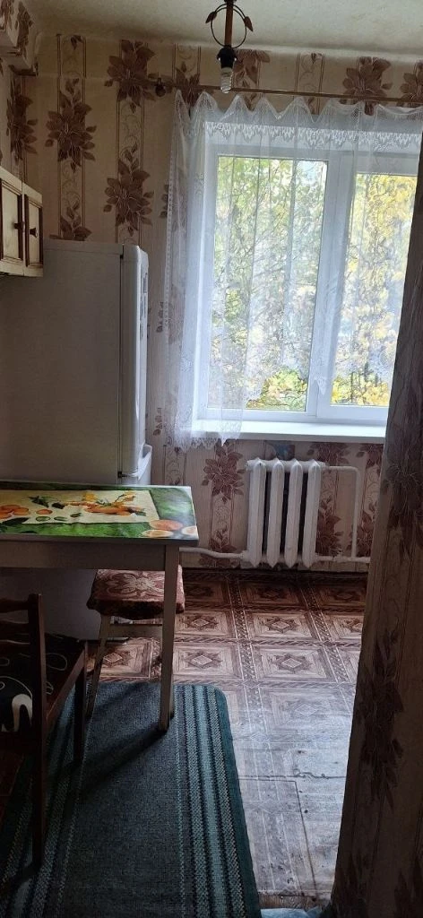 Донецк днр квартир с 1 комн рн заперевальная цена 15000р + комуслуге. Агентство недвижимости ☎️+79494946048 площадь 31 м² жилая 17м² кухня 7м² этаж 1/5ти расположение интернат ул. Полоцкая 11( номер дома указан ориентировочный) просмотр по договоренности. Холодная вода по графику, круглосуточно, подача в квартиру. Горячая вода, колонка газовая. Мебель, двухкамерный холодильник. Все необходимое для проживания. Звоните! Цена 15000 рублей + все коммунальные интернет, тв. + залог 15000р+услуги риелтора 15000р фото соответствует. Пожелания для арендаторов гражданских, для одного или пары, без детей!без животных!порядочных, аккуратных платёжеспособных. Предложение от агентства недвижимости, услуги риелтора оплачиваются только после подписания договора аренды. ... . Не путать с информационными офисами, . ... , заранее денег не берём. Только реальные квартиры. Подбор вариантов различной степени, комфортности, все районы г. Донецка. Оставляйте свои заявки, сниму, сдам -наша база ежедневно обновляется. Будем рады быть вам полезными. С нами легко и уверенно! +79494046048 феникс-телеграмм, мах. - фотография - 8