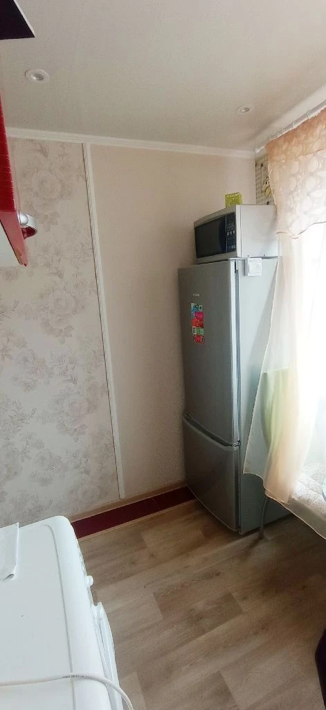 Донецк днр 2х комнатных квартир с ремонтом рн. Дик цена 5 100 000 руб агентство недвижимости ☎+79494046048 комнат 2 площадь 45м² жилая 29 м² кухня 7 м² этаж 3 из 5 расположение центр донецка проспект павших коммунаров д.100 (номер дома указан ориентировочный). Отличная инфраструктура. Рядом дик, парк, отделение псб банка, детская больница, роддом, ул. Харитонова, контур, мотодром, облгаи. Пр. Дзержинского. Кооперативный дом. Уютный двор. Ухоженный подъезд. Соседи доброжелательные. Квартира находится на 3-м этаже 5-го этажного дома. В квартире выполнен капитальный ремонт с использованием качественных строительных материалов. Полы ламинат, кафель, линолеум. Потолки в комнатах натяжные, ванна, кухня прихожая - пластик. Есть гардеробная. Комнаты раздельные. Квартира продается с мебелью и бытовой техникой. Балкон новый, застеклен, обшит пластиком. Вода холодная по графику, подача в квартиру, горячая вода -газовая колонка автомат. Красивая, уютная атмосфера в квартире. Здесь хочется жить! Фото соответствуют. Документы росреестр готовы. Собственник на сделке. Цена 5100000 рублей + услуги риелтора. Предложение от агентства, подбор вариантов различной степени комфортности, все районы г. Донецка. Оставляйте свои заявки, наша база ежедневно обновляется! С нами легко и уверенно! +79494046048 феникс-телеграмм, max. - фотография - 3