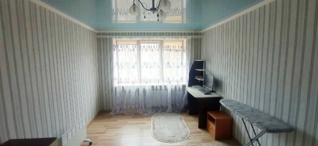 Донецк днр 2х комнатных квартир с ремонтом рн. Дик цена 5 100 000 руб агентство недвижимости ☎+79494046048 комнат 2 площадь 45м² жилая 29 м² кухня 7 м² этаж 3 из 5 расположение центр донецка проспект павших коммунаров д.100 (номер дома указан ориентировочный). Отличная инфраструктура. Рядом дик, парк, отделение псб банка, детская больница, роддом, ул. Харитонова, контур, мотодром, облгаи. Пр. Дзержинского. Кооперативный дом. Уютный двор. Ухоженный подъезд. Соседи доброжелательные. Квартира находится на 3-м этаже 5-го этажного дома. В квартире выполнен капитальный ремонт с использованием качественных строительных материалов. Полы ламинат, кафель, линолеум. Потолки в комнатах натяжные, ванна, кухня прихожая - пластик. Есть гардеробная. Комнаты раздельные. Квартира продается с мебелью и бытовой техникой. Балкон новый, застеклен, обшит пластиком. Вода холодная по графику, подача в квартиру, горячая вода -газовая колонка автомат. Красивая, уютная атмосфера в квартире. Здесь хочется жить! Фото соответствуют. Документы росреестр готовы. Собственник на сделке. Цена 5100000 рублей + услуги риелтора. Предложение от агентства, подбор вариантов различной степени комфортности, все районы г. Донецка. Оставляйте свои заявки, наша база ежедневно обновляется! С нами легко и уверенно! +79494046048 феникс-телеграмм, max. - фотография - 8