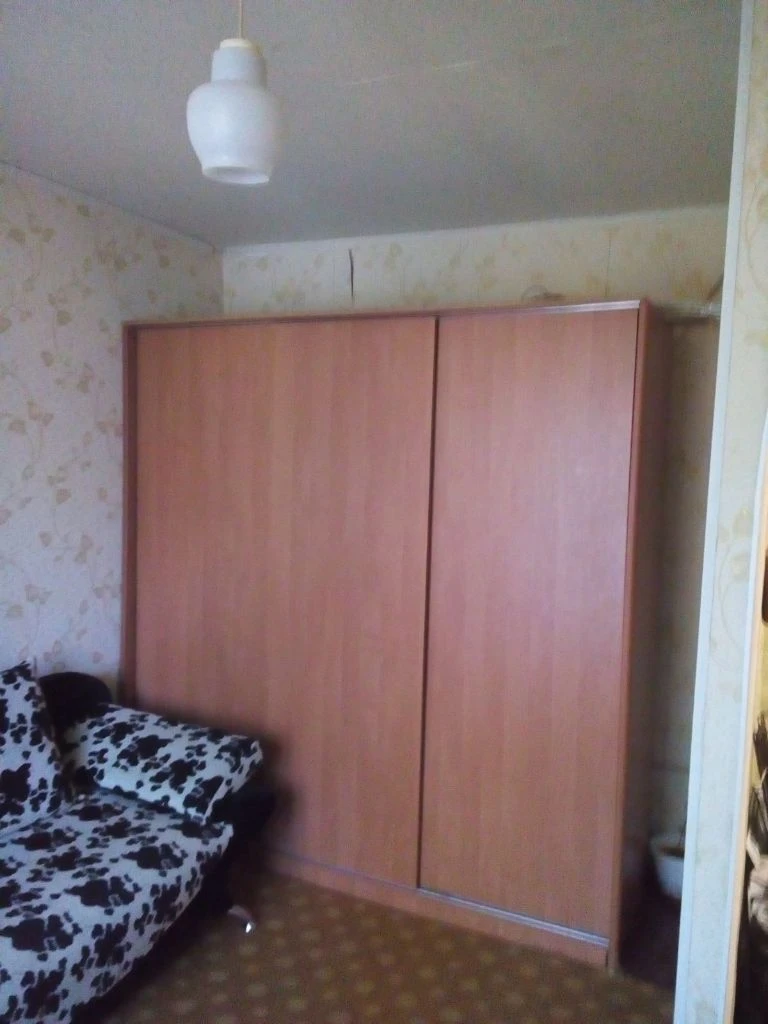 Донецк днр 1х комнатных квартир рн. Текстильщик цена 1600 000 руб агентство недвижимости ☎+79494046048 комнат 1 площадь 22м² жилая 12 м² кухня 5 м² этаж 4 из 9 расположение текстильщик, ул островского д.37 (номер дома указан ориентировочный). Дом- гостиничного типа, один подъезд. Квартира находится на 4-м этаже 9-ти этажного дома. В квартире косметический ремонт. Квартира продается с мебелью, бытовой техникой (холодильник, машинка стиральная автомат, кондиционер). Душевая кабинка. Вода холодная по графику, подача в квартиру, горячая централизованная. Фото соответствуют. Документы росреестр готовы. Собственник на сделке. Цена 1600000 рублей + услуги риелтора. Предложение от агентства, подбор вариантов различной степени комфортности, все районы г. Донецка. Оставляйте свои заявки, наша база ежедневно обновляется! С нами легко и уверенно! +79494046048 феникс-телеграмм, max. - фотография - 4