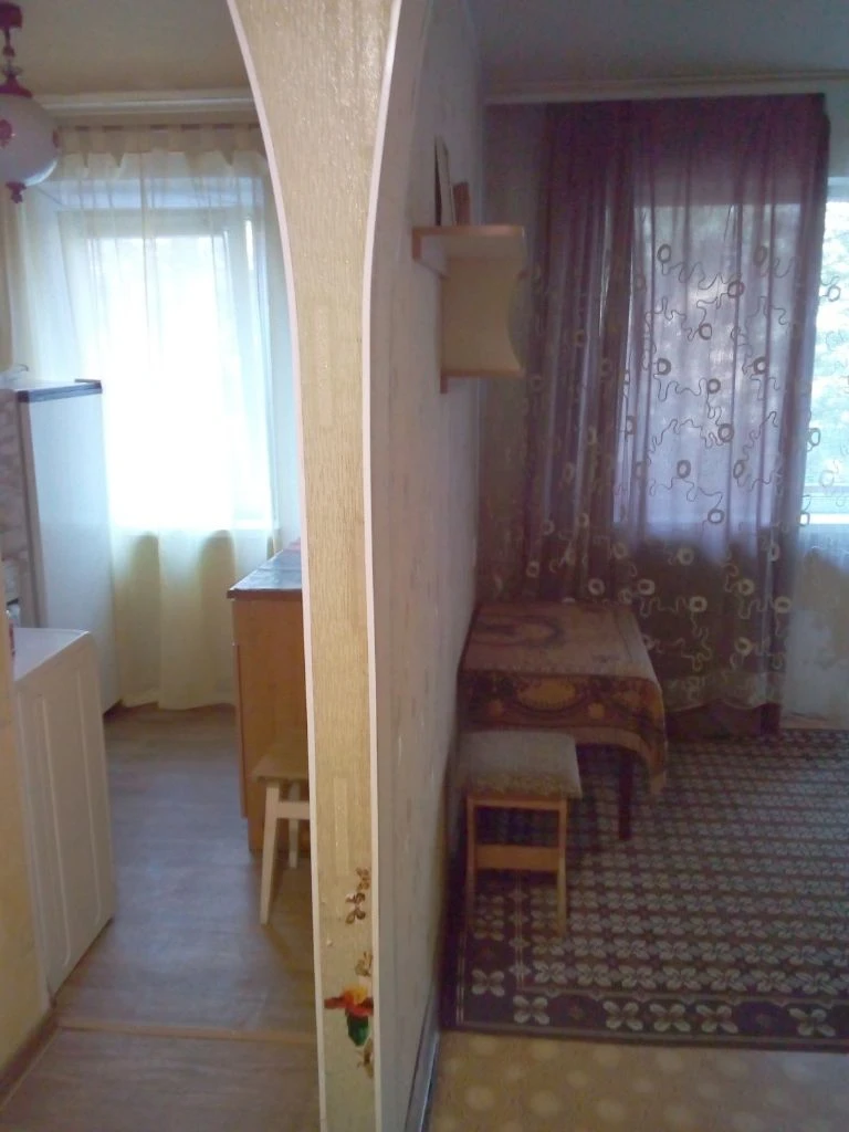 Донецк днр 1х комнатных квартир рн. Текстильщик цена 1600 000 руб агентство недвижимости ☎+79494046048 комнат 1 площадь 22м² жилая 12 м² кухня 5 м² этаж 4 из 9 расположение текстильщик, ул островского д.37 (номер дома указан ориентировочный). Дом- гостиничного типа, один подъезд. Квартира находится на 4-м этаже 9-ти этажного дома. В квартире косметический ремонт. Квартира продается с мебелью, бытовой техникой (холодильник, машинка стиральная автомат, кондиционер). Душевая кабинка. Вода холодная по графику, подача в квартиру, горячая централизованная. Фото соответствуют. Документы росреестр готовы. Собственник на сделке. Цена 1600000 рублей + услуги риелтора. Предложение от агентства, подбор вариантов различной степени комфортности, все районы г. Донецка. Оставляйте свои заявки, наша база ежедневно обновляется! С нами легко и уверенно! +79494046048 феникс-телеграмм, max. - фотография - 7