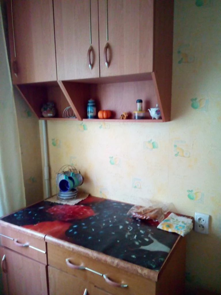 Донецк днр 1х комнатных квартир рн. Текстильщик цена 1600 000 руб агентство недвижимости ☎+79494046048 комнат 1 площадь 22м² жилая 12 м² кухня 5 м² этаж 4 из 9 расположение текстильщик, ул островского д.37 (номер дома указан ориентировочный). Дом- гостиничного типа, один подъезд. Квартира находится на 4-м этаже 9-ти этажного дома. В квартире косметический ремонт. Квартира продается с мебелью, бытовой техникой (холодильник, машинка стиральная автомат, кондиционер). Душевая кабинка. Вода холодная по графику, подача в квартиру, горячая централизованная. Фото соответствуют. Документы росреестр готовы. Собственник на сделке. Цена 1600000 рублей + услуги риелтора. Предложение от агентства, подбор вариантов различной степени комфортности, все районы г. Донецка. Оставляйте свои заявки, наша база ежедневно обновляется! С нами легко и уверенно! +79494046048 феникс-телеграмм, max. - фотография - 6