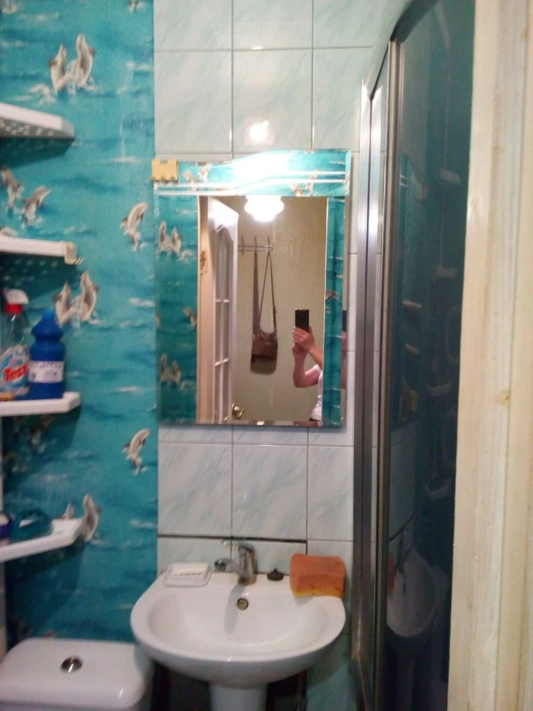 Донецк днр 1х комнатных квартир рн. Текстильщик цена 1600 000 руб агентство недвижимости ☎+79494046048 комнат 1 площадь 22м² жилая 12 м² кухня 5 м² этаж 4 из 9 расположение текстильщик, ул островского д.37 (номер дома указан ориентировочный). Дом- гостиничного типа, один подъезд. Квартира находится на 4-м этаже 9-ти этажного дома. В квартире косметический ремонт. Квартира продается с мебелью, бытовой техникой (холодильник, машинка стиральная автомат, кондиционер). Душевая кабинка. Вода холодная по графику, подача в квартиру, горячая централизованная. Фото соответствуют. Документы росреестр готовы. Собственник на сделке. Цена 1600000 рублей + услуги риелтора. Предложение от агентства, подбор вариантов различной степени комфортности, все районы г. Донецка. Оставляйте свои заявки, наша база ежедневно обновляется! С нами легко и уверенно! +79494046048 феникс-телеграмм, max. - фотография - 8