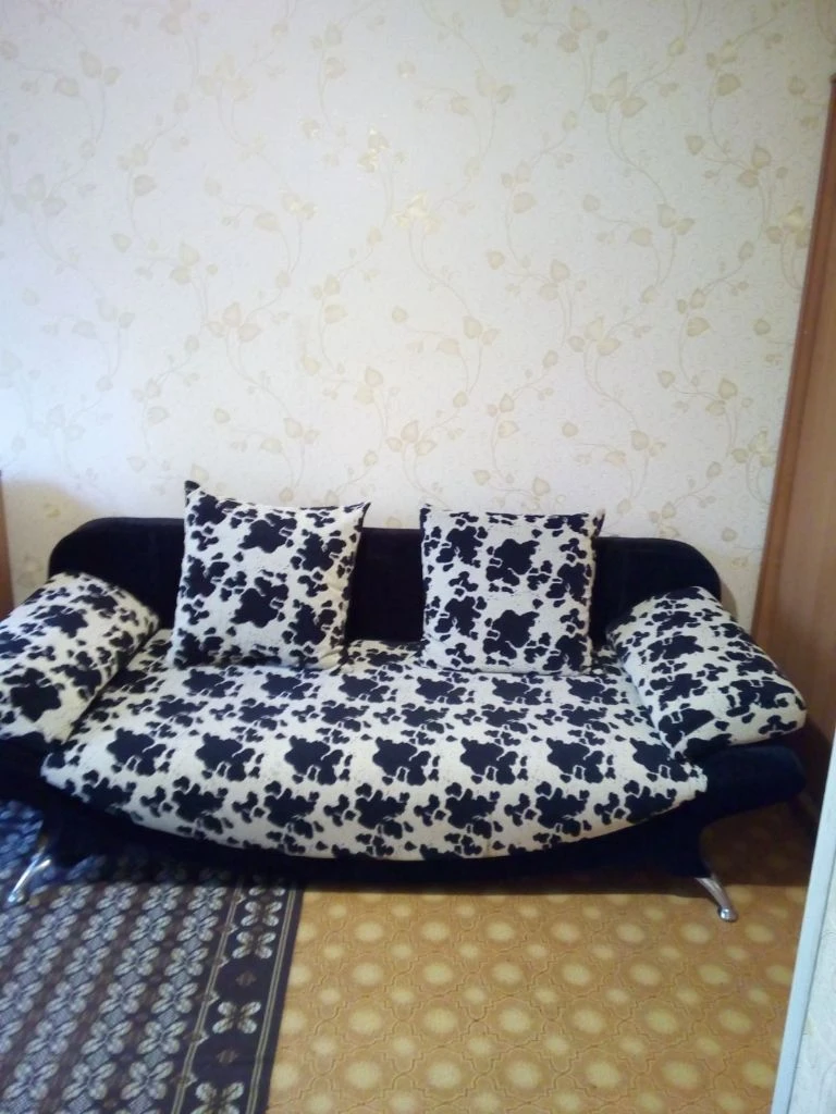 Донецк днр 1х комнатных квартир рн. Текстильщик цена 1600 000 руб агентство недвижимости ☎+79494046048 комнат 1 площадь 22м² жилая 12 м² кухня 5 м² этаж 4 из 9 расположение текстильщик, ул островского д.37 (номер дома указан ориентировочный). Дом- гостиничного типа, один подъезд. Квартира находится на 4-м этаже 9-ти этажного дома. В квартире косметический ремонт. Квартира продается с мебелью, бытовой техникой (холодильник, машинка стиральная автомат, кондиционер). Душевая кабинка. Вода холодная по графику, подача в квартиру, горячая централизованная. Фото соответствуют. Документы росреестр готовы. Собственник на сделке. Цена 1600000 рублей + услуги риелтора. Предложение от агентства, подбор вариантов различной степени комфортности, все районы г. Донецка. Оставляйте свои заявки, наша база ежедневно обновляется! С нами легко и уверенно! +79494046048 феникс-телеграмм, max. - фотография - 2