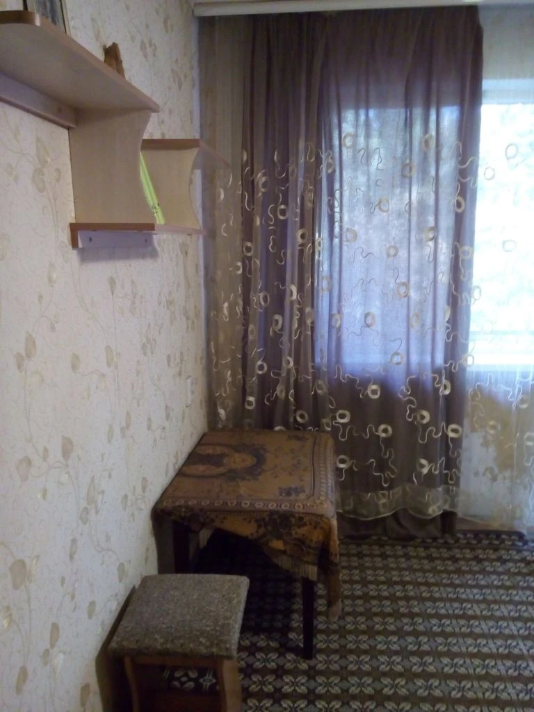 Донецк днр 1х комнатных квартир рн. Текстильщик цена 1600 000 руб агентство недвижимости ☎+79494046048 комнат 1 площадь 22м² жилая 12 м² кухня 5 м² этаж 4 из 9 расположение текстильщик, ул островского д.37 (номер дома указан ориентировочный). Дом- гостиничного типа, один подъезд. Квартира находится на 4-м этаже 9-ти этажного дома. В квартире косметический ремонт. Квартира продается с мебелью, бытовой техникой (холодильник, машинка стиральная автомат, кондиционер). Душевая кабинка. Вода холодная по графику, подача в квартиру, горячая централизованная. Фото соответствуют. Документы росреестр готовы. Собственник на сделке. Цена 1600000 рублей + услуги риелтора. Предложение от агентства, подбор вариантов различной степени комфортности, все районы г. Донецка. Оставляйте свои заявки, наша база ежедневно обновляется! С нами легко и уверенно! +79494046048 феникс-телеграмм, max. - фотография - 3