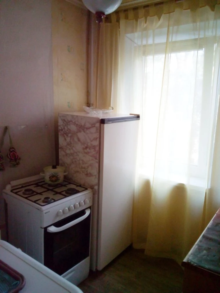 Донецк днр 1х комнатных квартир рн. Текстильщик цена 1600 000 руб агентство недвижимости ☎+79494046048 комнат 1 площадь 22м² жилая 12 м² кухня 5 м² этаж 4 из 9 расположение текстильщик, ул островского д.37 (номер дома указан ориентировочный). Дом- гостиничного типа, один подъезд. Квартира находится на 4-м этаже 9-ти этажного дома. В квартире косметический ремонт. Квартира продается с мебелью, бытовой техникой (холодильник, машинка стиральная автомат, кондиционер). Душевая кабинка. Вода холодная по графику, подача в квартиру, горячая централизованная. Фото соответствуют. Документы росреестр готовы. Собственник на сделке. Цена 1600000 рублей + услуги риелтора. Предложение от агентства, подбор вариантов различной степени комфортности, все районы г. Донецка. Оставляйте свои заявки, наша база ежедневно обновляется! С нами легко и уверенно! +79494046048 феникс-телеграмм, max. - фотография - 5