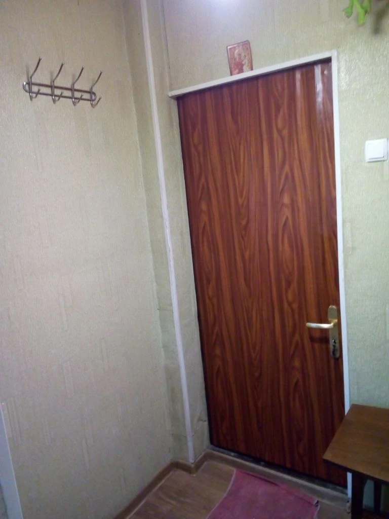 Донецк днр 1х комнатных квартир рн. Текстильщик цена 1600 000 руб агентство недвижимости ☎+79494046048 комнат 1 площадь 22м² жилая 12 м² кухня 5 м² этаж 4 из 9 расположение текстильщик, ул островского д.37 (номер дома указан ориентировочный). Дом- гостиничного типа, один подъезд. Квартира находится на 4-м этаже 9-ти этажного дома. В квартире косметический ремонт. Квартира продается с мебелью, бытовой техникой (холодильник, машинка стиральная автомат, кондиционер). Душевая кабинка. Вода холодная по графику, подача в квартиру, горячая централизованная. Фото соответствуют. Документы росреестр готовы. Собственник на сделке. Цена 1600000 рублей + услуги риелтора. Предложение от агентства, подбор вариантов различной степени комфортности, все районы г. Донецка. Оставляйте свои заявки, наша база ежедневно обновляется! С нами легко и уверенно! +79494046048 феникс-телеграмм, max. - фотография - 10